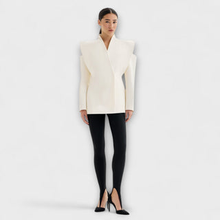 Valeria – Skulpturaler Schulterblazer