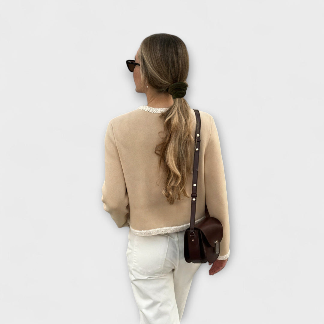 Klassische Strickjacke mit Ziertaschen